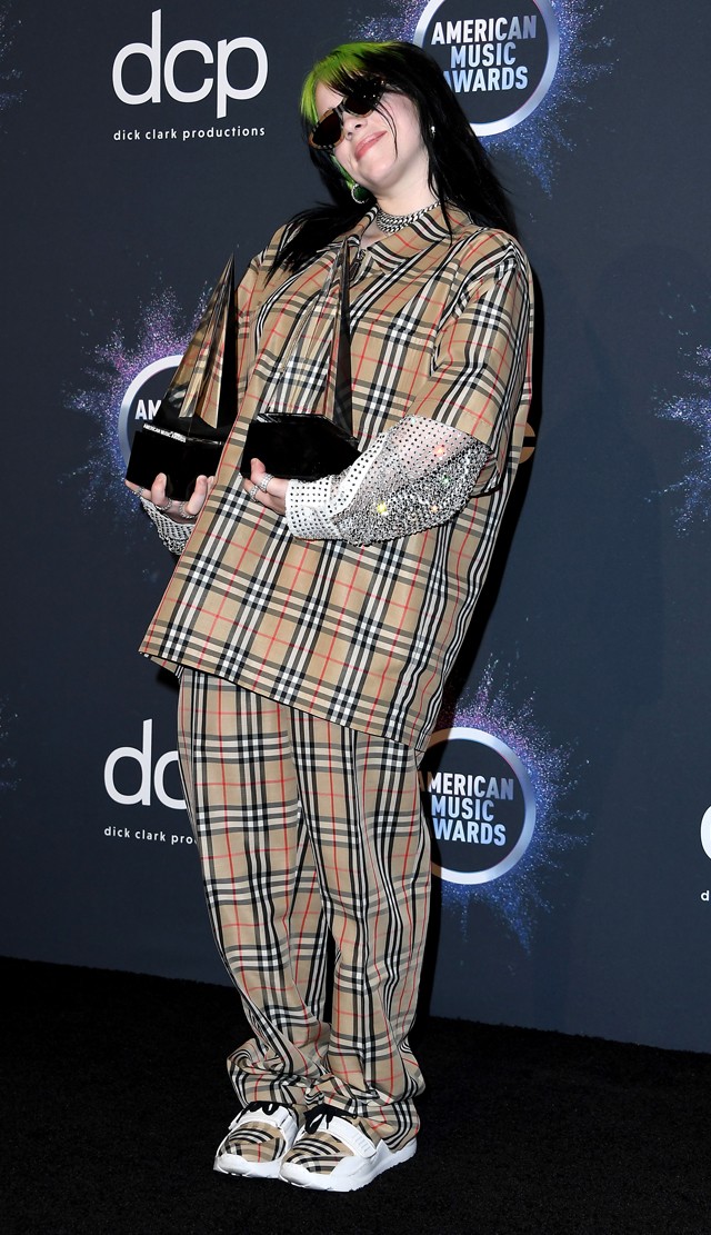 Billie Eilish élete egyik legvadabb szettjében őrült meg a vörös szőnyegen