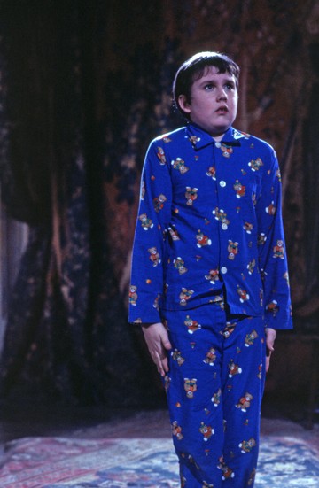 Matthew Lewis 2001-ben Neville Longbottom szerepében a Harry Potter és a Bölcsek kövében. 