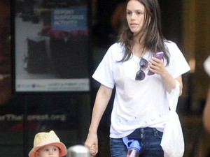 Ritka pillanat! Rachel Bilson és Hayden Christensen kislányukkal vásárolnak édes hármasban