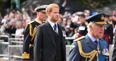 Károly király két szóval üzent Harry hercegnek: az uralkodó mondanivalója kitépi a szívedet