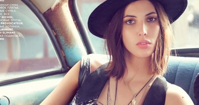 A Red Hot Chili Peppers lányokat vetkőztet