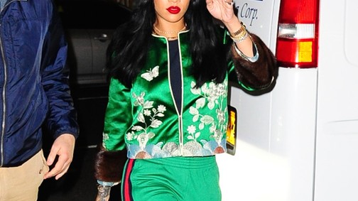 Mindenki Rihanna 400 ezres melegítőjén csodálkozik