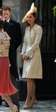 Zara Phillips és Mike Tindall 2011-es esküvőjén egy bézs DAY Birger et Mikkelsen kabátban, valamint a Gina Foster Millinery rózsás kalapjában vonzotta magára a tekinteteket. 