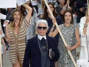 Karl Lagerfeld csodálatos világa: A 10 legemlékezetesebb Chanel bemutató