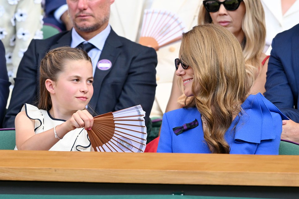 Harmonikus anya-lánya páros: Sarolta hercegnő és Katalin hercegné is nagyon élvezték a mérkőzést