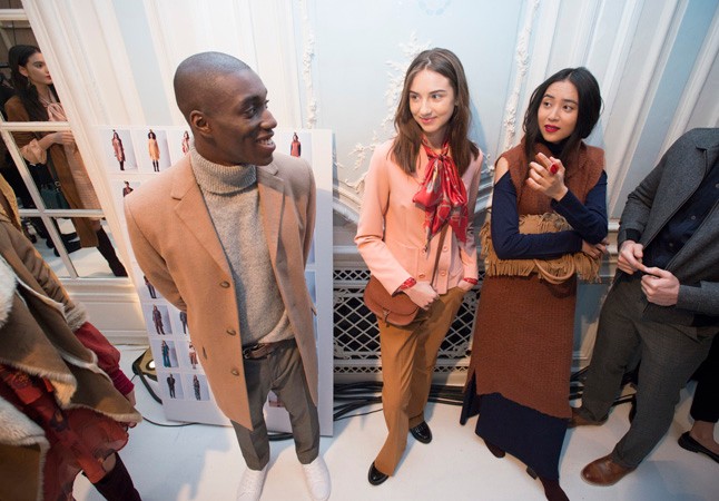 Modellek a backstage-ben 