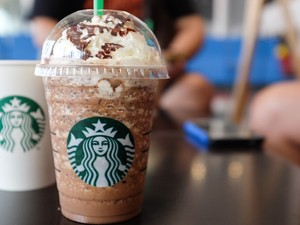 Négyemeletes, tetőteraszos Starbucks-szentély nyílik