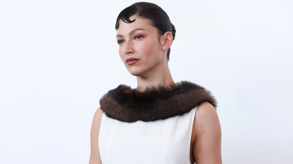 Ursula Corbero piros miniruhában lopta el a show-t