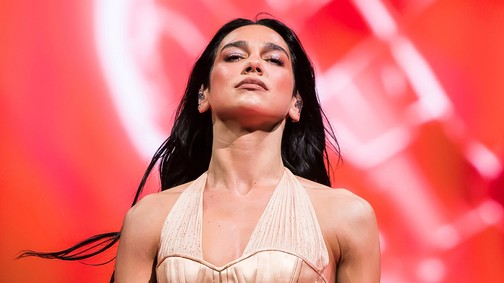 Dua Lipa úgy értelmezte újra a meztelenruhát, ahogyan ahhoz még senkinek nem volt bátorsága