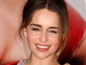 Emilia Clarke a legbájosabb ruhában, amit valaha láttál