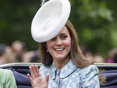 Kate Middleton első szülés utáni megjelenése!