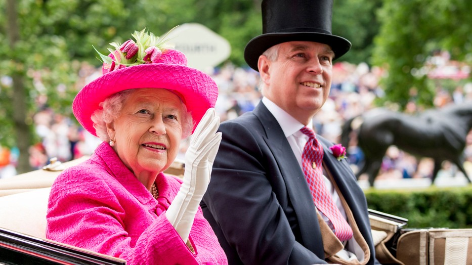 Végre: A királynő levette a kezét a pedofíliával vádolt András hercegről