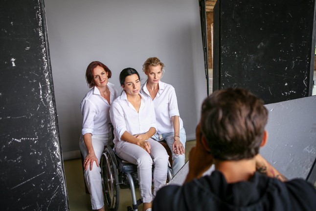 Illés Fanni, Lilu és Malek Andi gyönyörű, természetes bőrrel álltak modellt