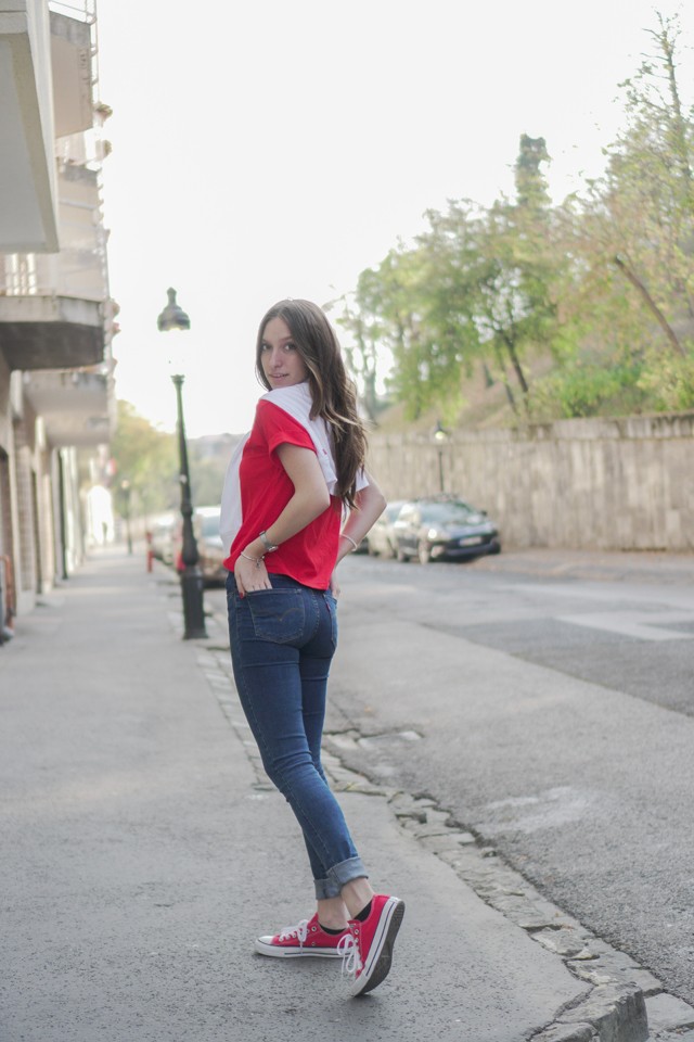 Emci kedvenc ruháit és színeit viseli ma, és nagyon jól is áll neki