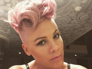 Pink lőtte az év legdicsőbb szelfijét!