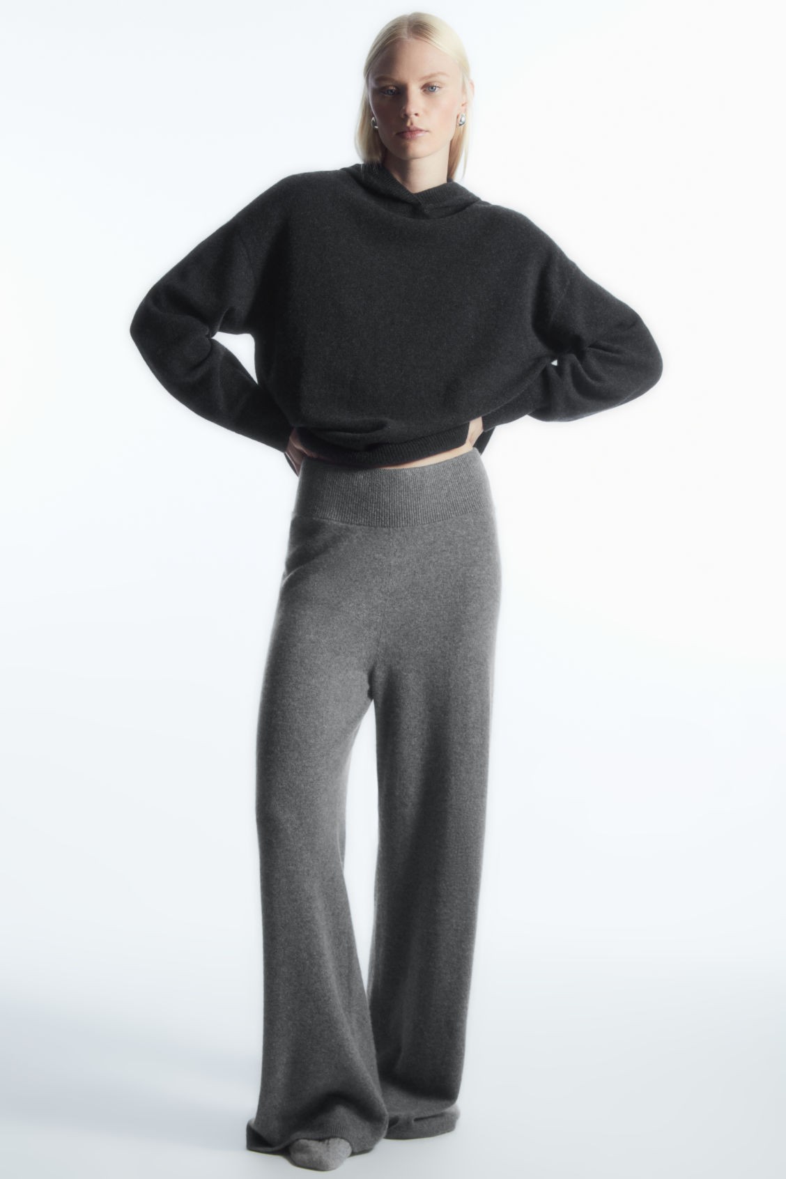 Felső és nadrág COS cos.com