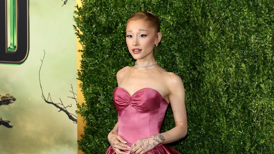 Ariana Grande vörös hajjal hódított, amikor 2009-ben a vörös szőnyegen pózolt