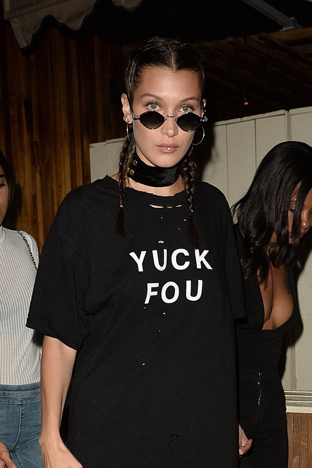 kim kardashian west, bella hadid, streetstyle, divat, trend, oversize póló, boxer fonás, parketta fonás