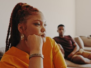 Mi történik, amikor a kapcsolatot nem óriási hibák, hanem apró elhallgatások kezdik ki?