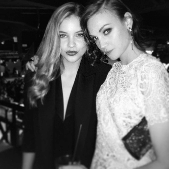 Palvin Barbi kétségtelenül az este egyik legfontosabb vendége volt. Mindenki akart vele egy fotót, Nagy Andynak sikerült is.