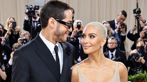 Először a Met gála történetében: A Kardashian-Jenner lányok mind együtt