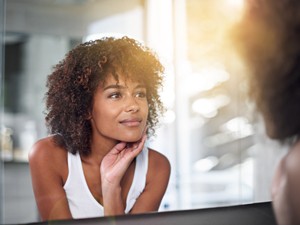 Tudatos otthoni bőrápolás - Dr. Gyöngyösi Nóra bőrgyógyász elárulja, hogyan fogj neki!