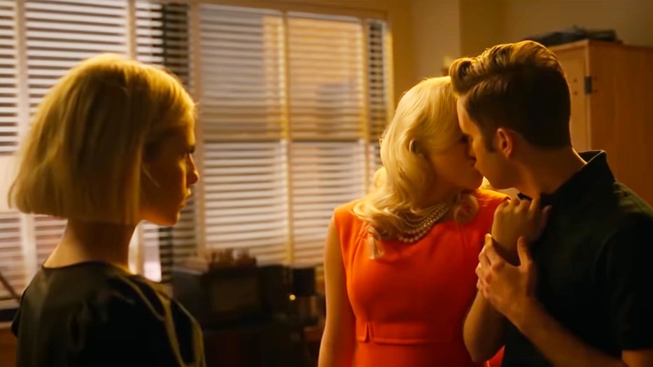 A politikus című Netflix-sorozat több alkalommal is tematizálta az édeshármast