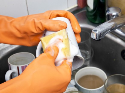 75 ezres luxus gumikesztyű, újabb divatcég dilizett be