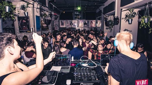 Hajnalig nem fogsz lejönni a táncparkettről - ez Budapest legmenőbb partisorozata most