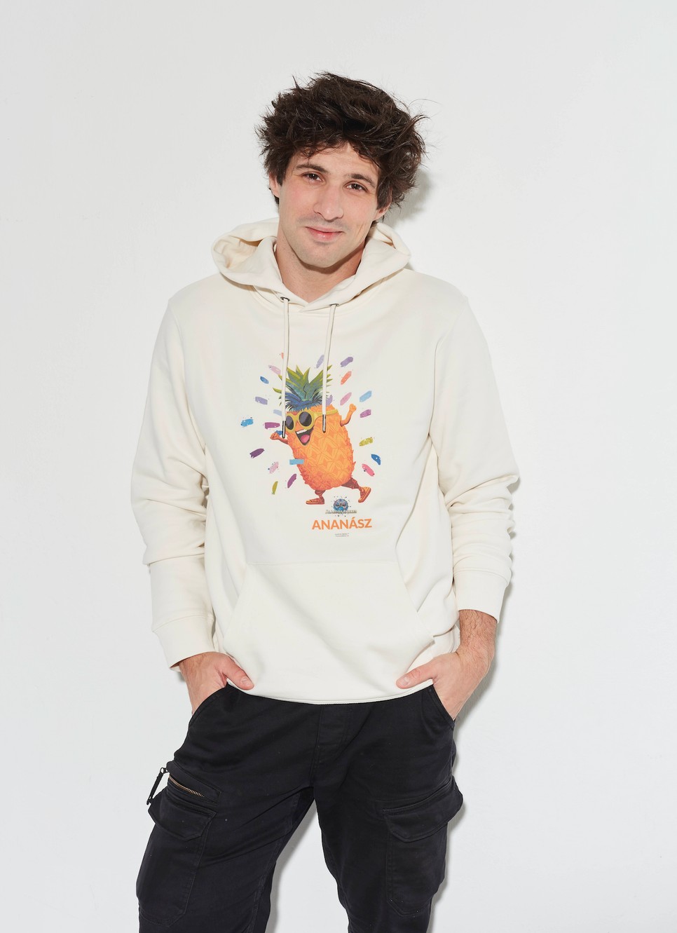 Vajon Ember Márk rejtőzik az egyik álarc mögött?