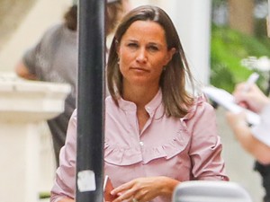 Hiába az oversize ing, akkor is látjuk, hogy Pippa Middleton hasa már ÓRIÁSI