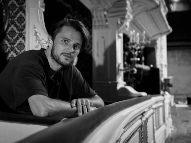 Tasnádi Bence: „A mai napig zavarba jövök, ha bele kell néznem valamelyik színésztársam szemébe"