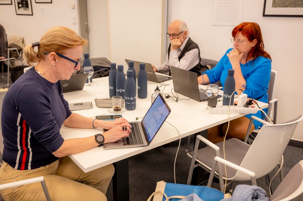 Az Edit-a-thon egy Wikipédia-szerkesztő maraton, amely láthatóbbá teszi a nőket és érdemeiket az interneten