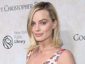 Margot Robbie a legbájosabb ruhában, amit láttál