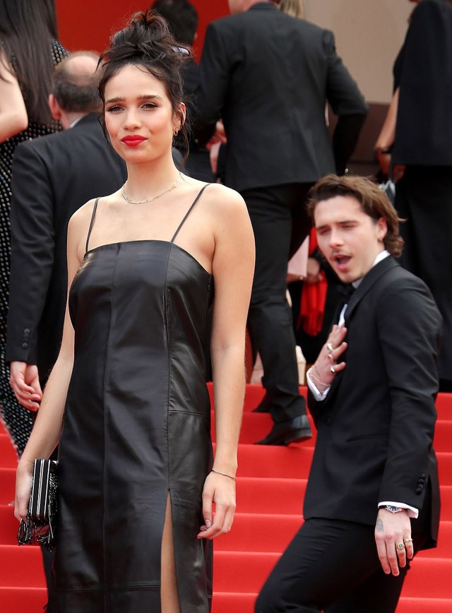 Brooklyn Beckham eldobta az agyát, amikor meglátta, milyen dögös a vörös szőnyegen barátnője