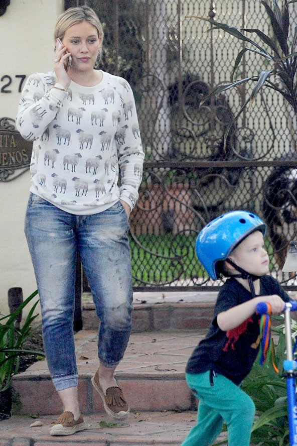 hilary duff, pulcsi, pulóver, állatos pulóver