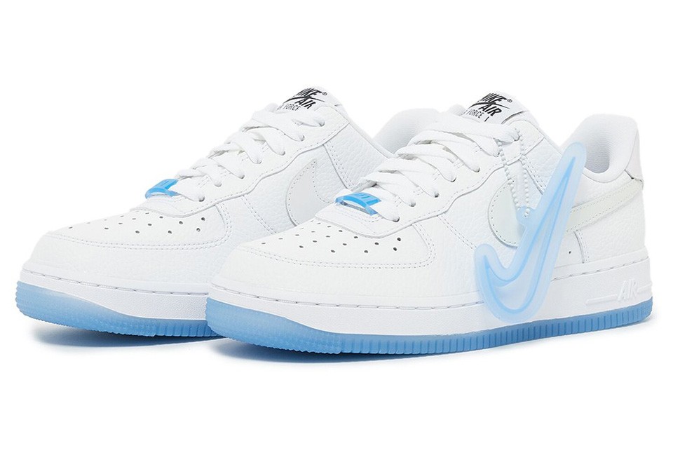  A színváltós Nike Air Force 1 benti körülmények között