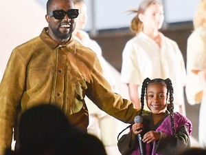 Kanye West egy ultraédes videót osztott meg, amelyen kislányával táncol