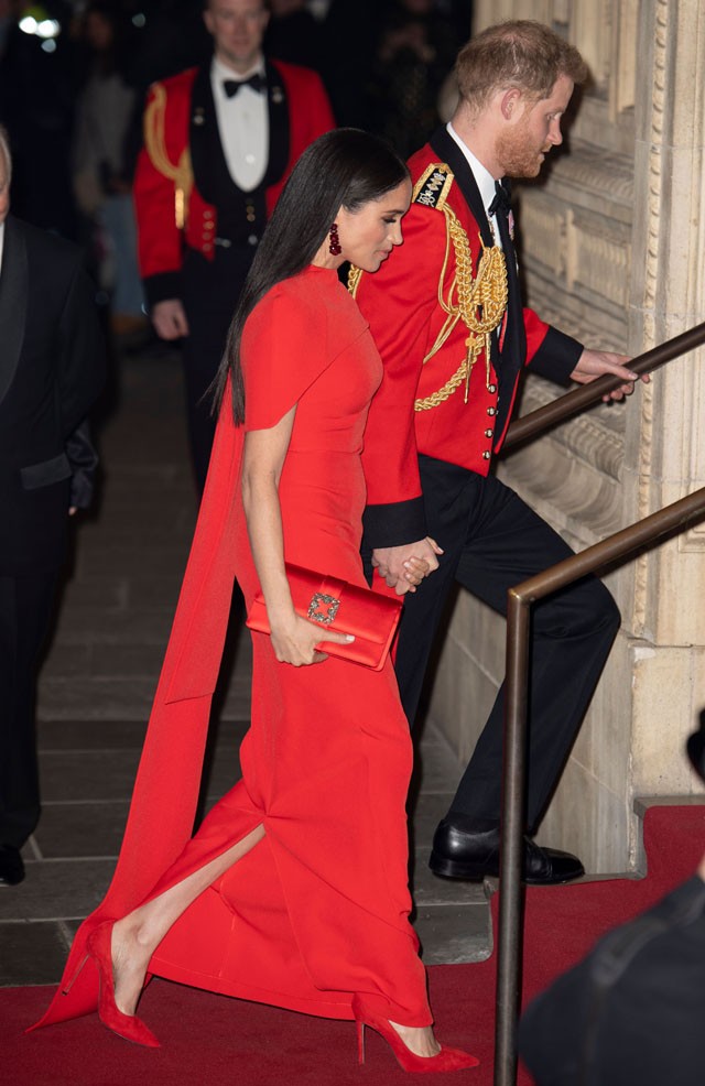 Azt hittük csak Diana hercegné mert bevállalni ilyen szuperszexi ruhát, de most Meghan Markle is megtette