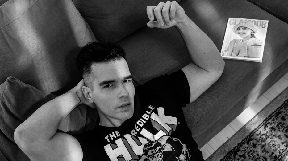 Lakatos Levente népszerű író regényét megtalálod a júniusi számunkban, melynek címlapján Lady Szomjas influenszer szerepel. Mindketten tabukat döngetnek!