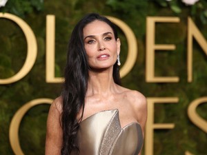 Demi Moore gyakorlatilag fehérneműben vonult végig a vörös szőnyegen, meztelenruhája nem sokat hagyott a képzeletre