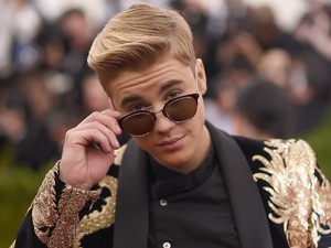 Justin Bieber egészen bizarr ezzel a Jane Fonda frizurával