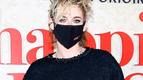 Kristen Stewart bebizonyította, hogy egy ilyen egyszerű szett is megállja a helyét a vörös szőnyegen