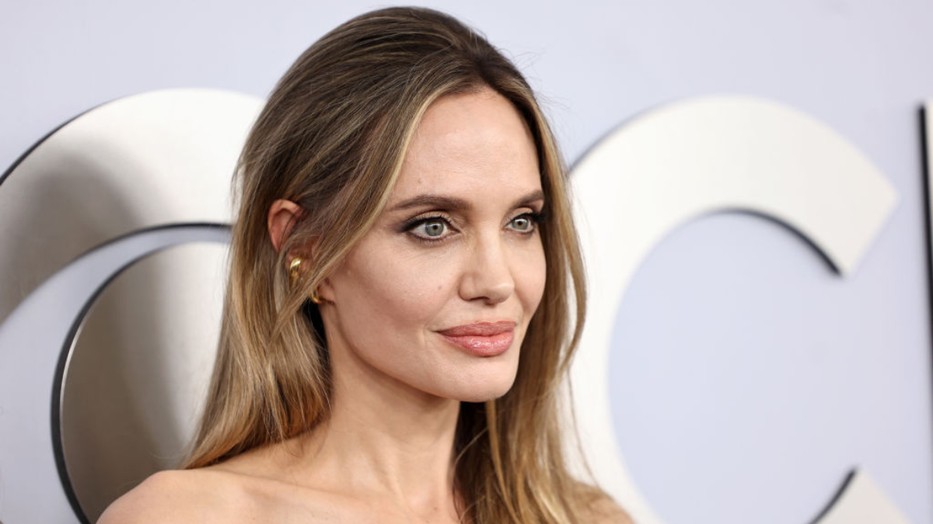 Angelina Jolie csodásan festett a Tony Awardson - lányával együtt