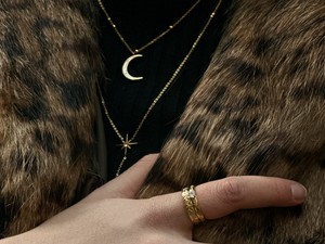 Varázslat a csillagos égboltról - ezt szimbolizálja a Nap, a Hold és a csillagok