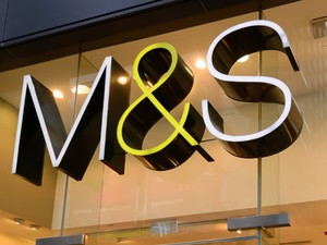 A Marks&Spencer új anya-lánya overálokat dobott a piacra, melyeket azonnal elkapkodtak