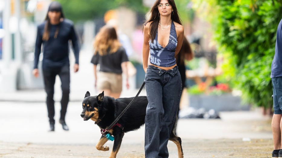 Emily Ratajkowski már rég a baggy farmer mellett tette le a voksát.
