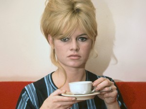 Ez tényleg ő lenne? Így néz ki ma a 91 éves Brigitte Bardot, a '60-as évek legmerészebb színésznője