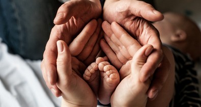 A babával egy új család is megszületik, de hogyan maradhat erős a párkapcsolat az első gyermek születése után? Beszélgetés Rády Eszter pszichológussal