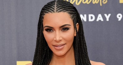 Úgy volt, hogy Kim Kardashian nem szelfizik többé, erre itt ez a tangás fotót